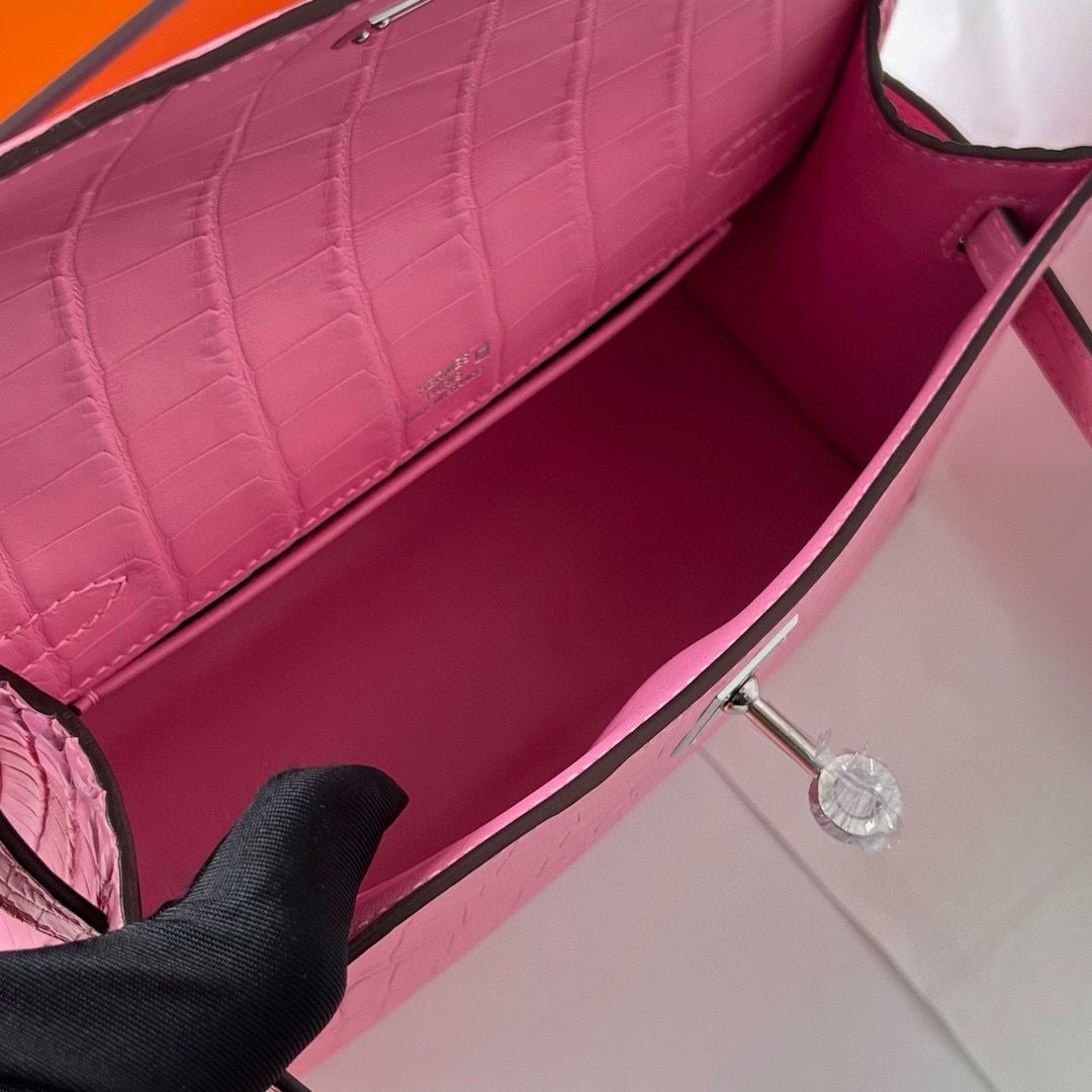 Hermes Kelly Pochette Handmade Bag in Rose Sakura Matte Alligator Leather - Image 10