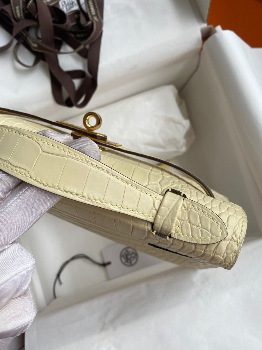 Hermes Kelly Pochette Handmade Bag In Vanille Matte Alligator Leather - Image 7