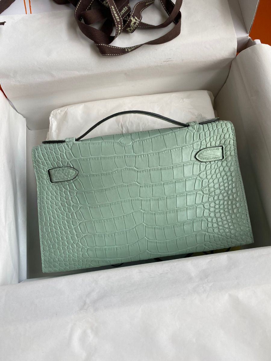 Hermes Kelly Pochette Handmade Bag In Vert D'eau Matte Alligator Leather - Image 3