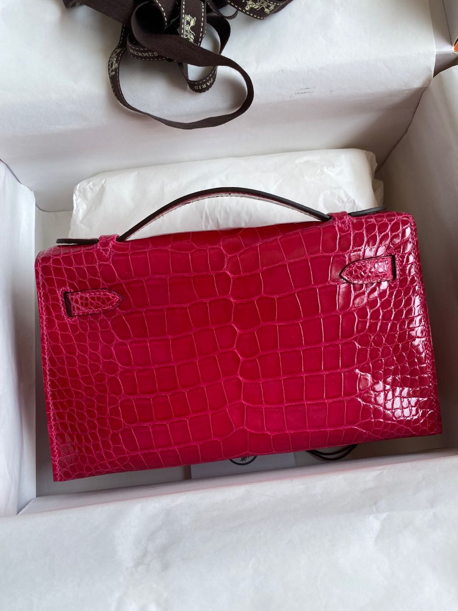 Hermes Kelly Pochette Handmade Bag In Rose Extreme Shiny Alligator Leather - Image 3