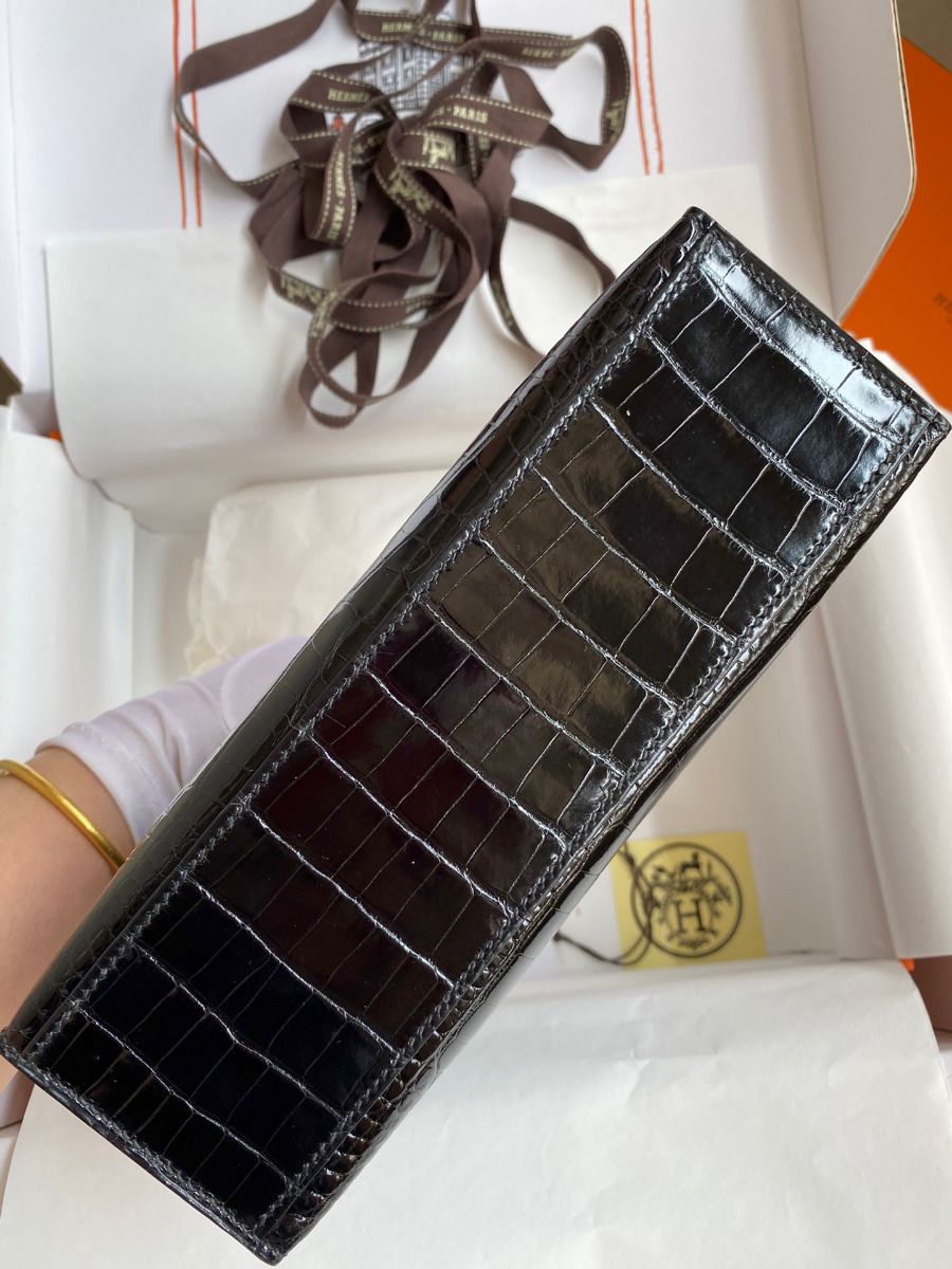 Hermes Kelly Pochette Handmade Bag In Black Shiny Alligator Leather - Image 4