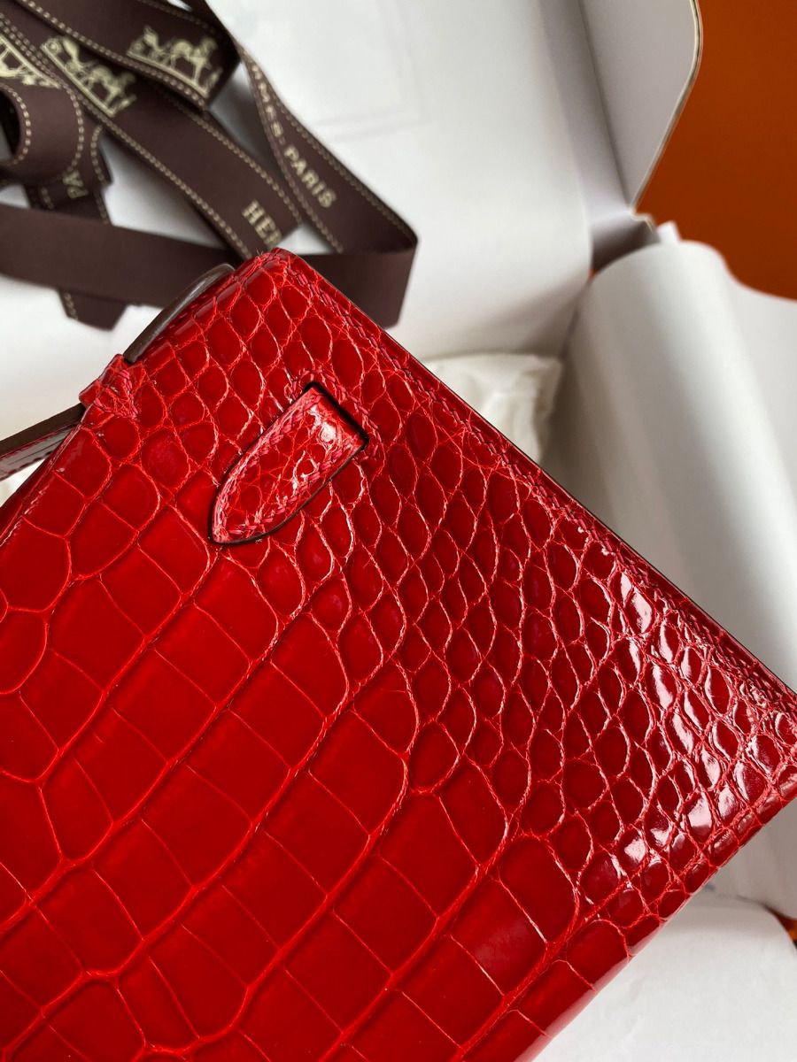 Hermes Kelly Pochette Handmade Bag In Red Shiny Alligator Leather - Image 5