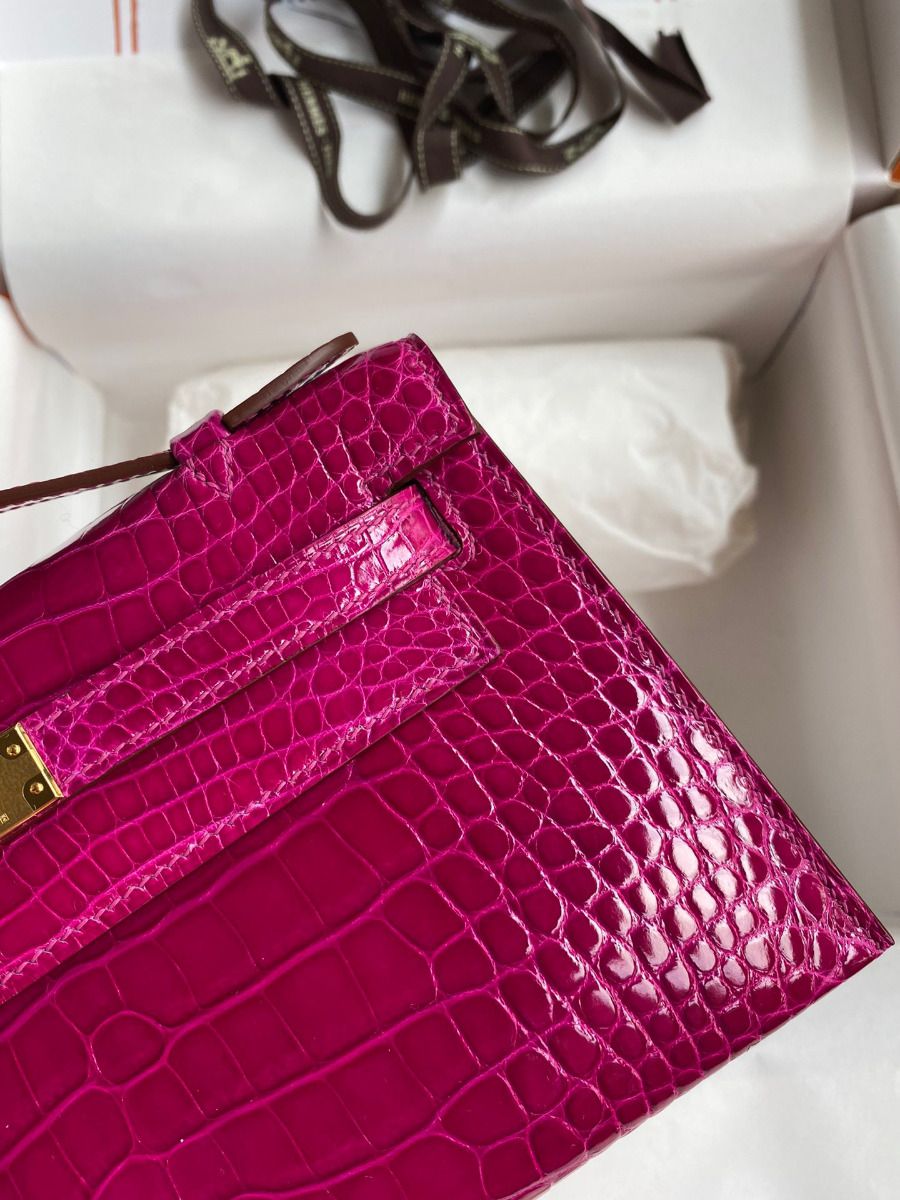 Hermes Kelly Pochette Handmade Bag In Rose Scheherazade Shiny Alligator Leather - Image 5