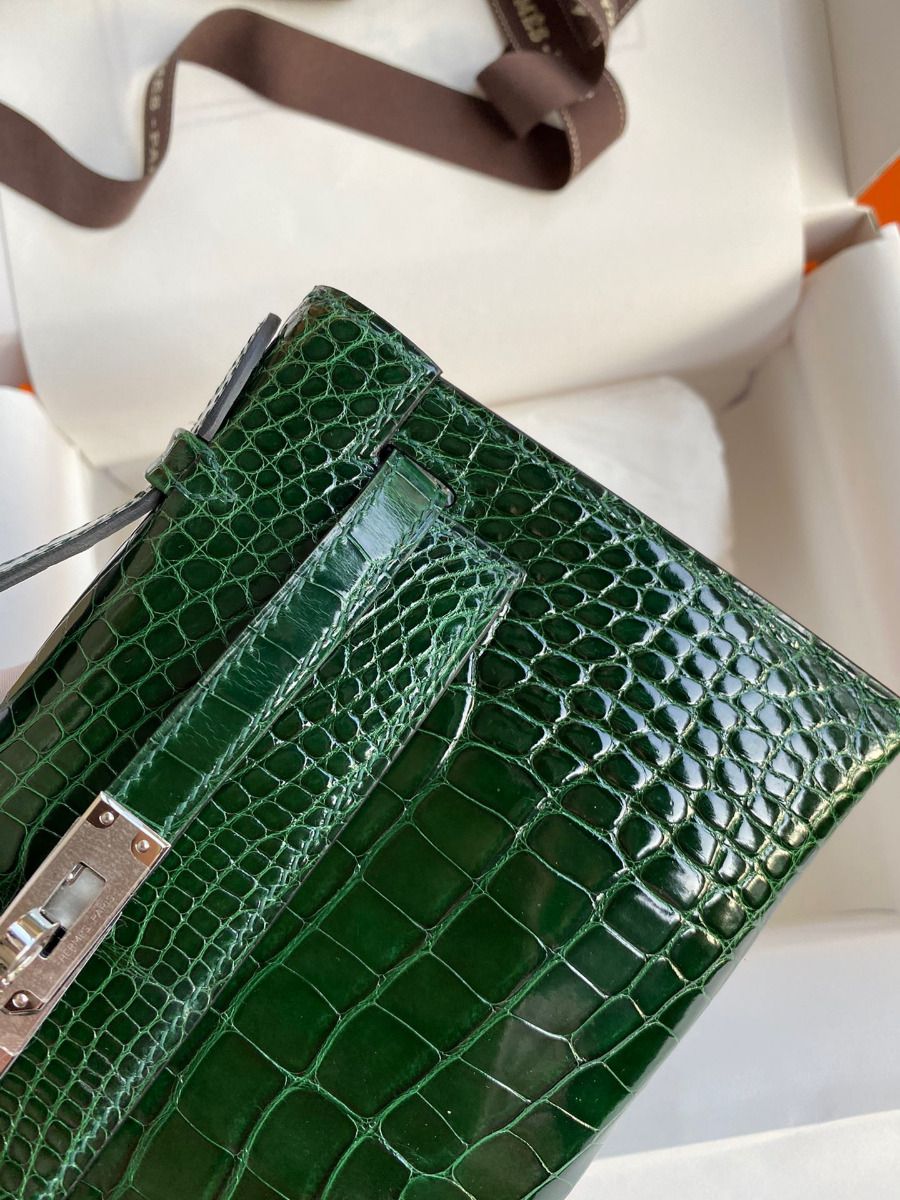 Hermes Kelly Pochette Handmade Bag In Vert Fonce Shiny Alligator Leather - Image 5