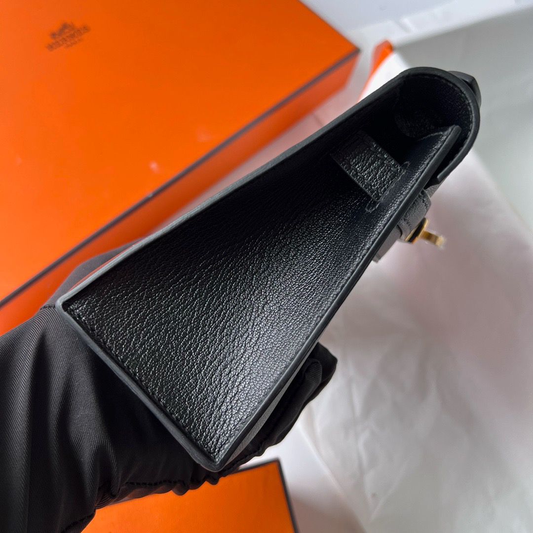 Hermes Kelly Pochette Handmade Bag In Black Chevre Mysore Leather - Image 4