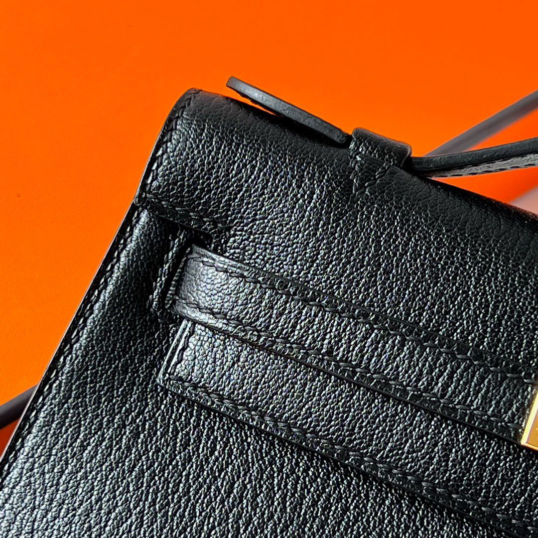 Hermes Kelly Pochette Handmade Bag In Black Chevre Mysore Leather - Image 5