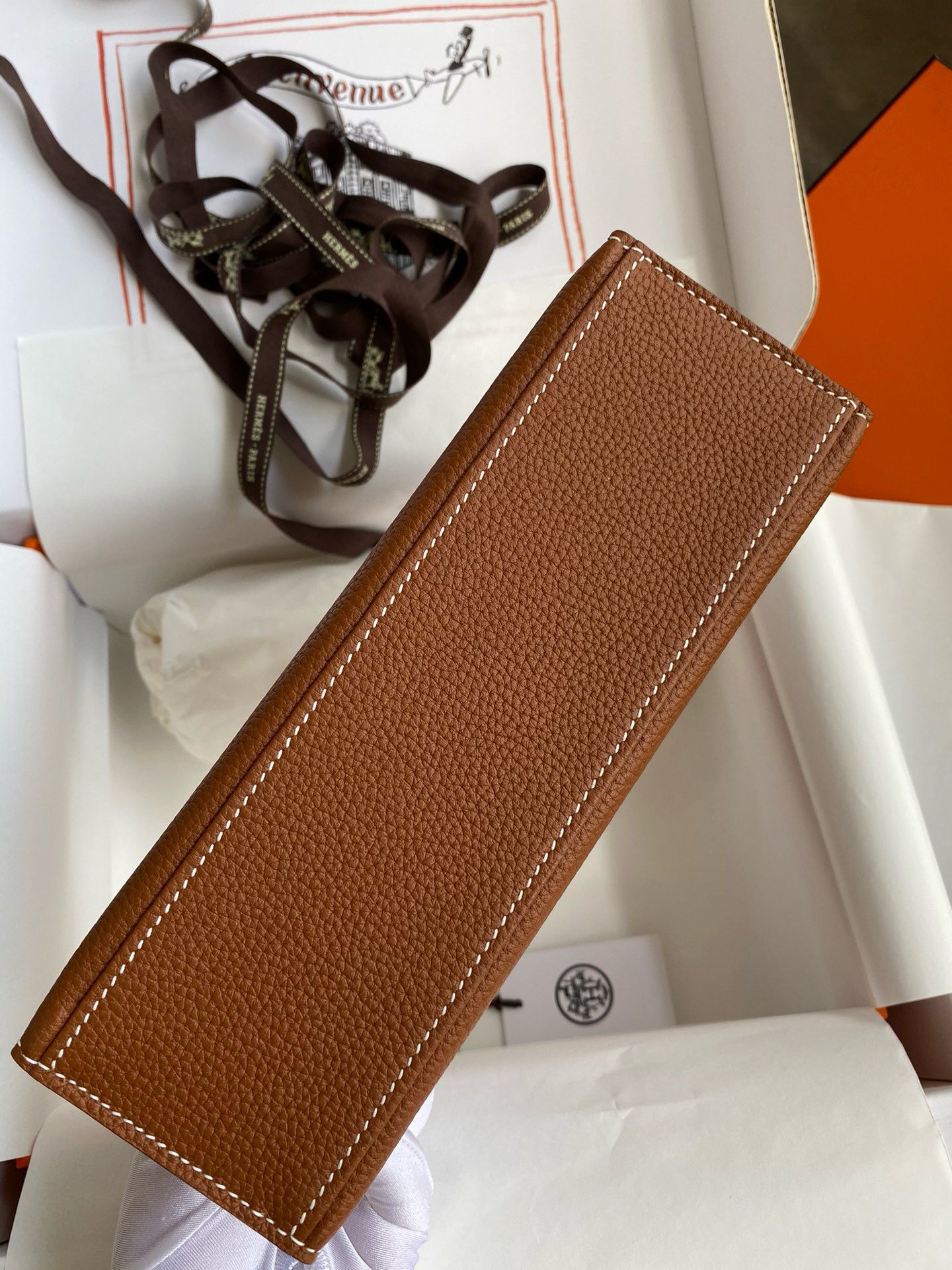 Hermes Kelly Pochette Handmade Bag in Gold Clemence Leather - Image 4