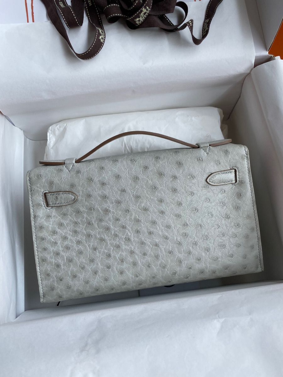 Hermes Kelly Pochette Handmade Bag In Pearl Grey Ostrich Leather - Image 3