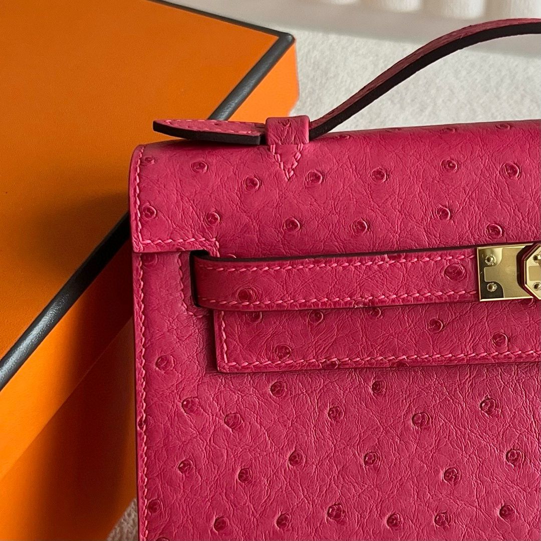 Hermes Kelly Pochette Handmade Bag in Rose Tyrien Ostrich Leather - Image 4