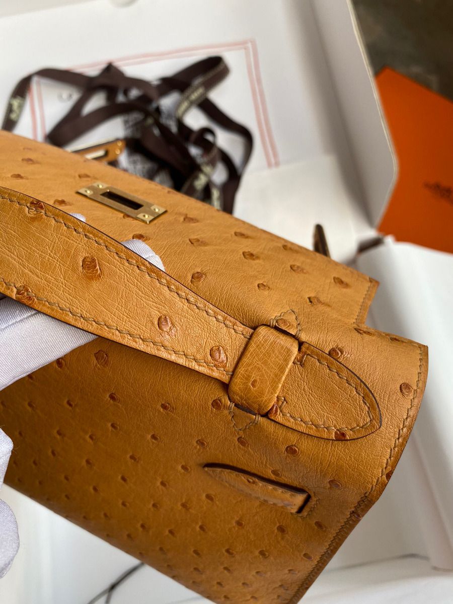 Hermes Kelly Pochette Handmade Bag In Sesame Ostrich Leather - Image 8