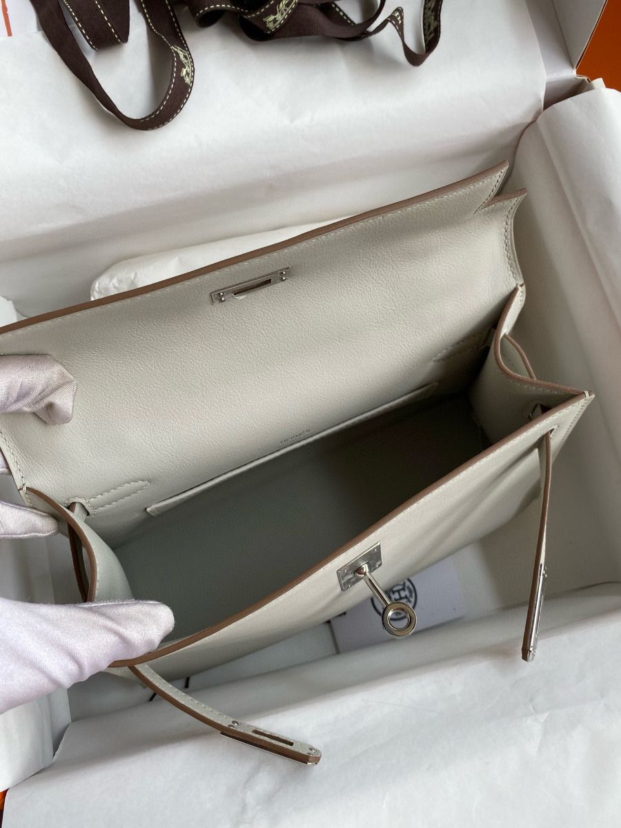 Hermes Kelly Pochette Handmade Bag In Pearl Grey Swift Calfskin - Image 9