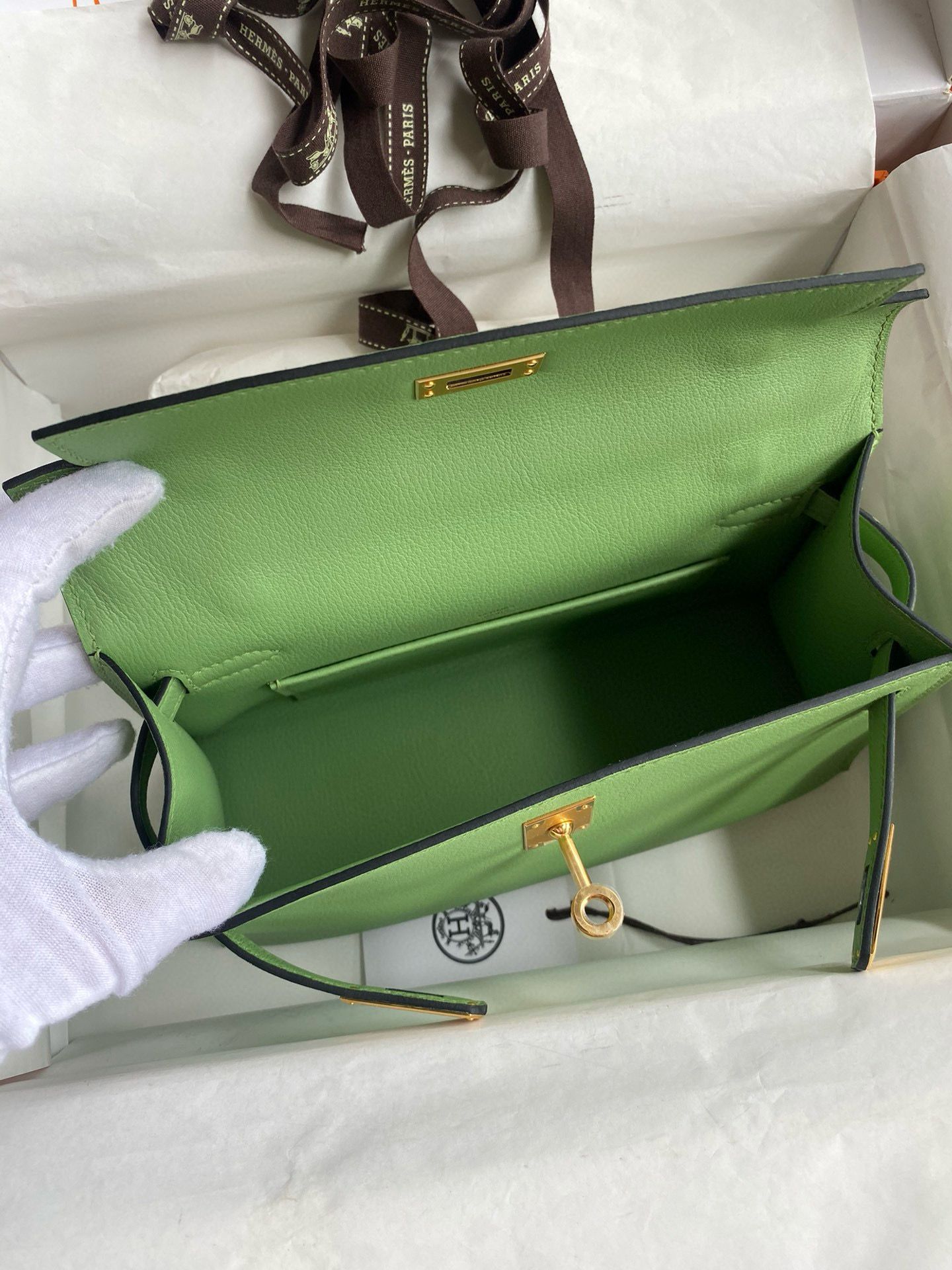 Hermes Kelly Pochette Handmade Bag in Vert Criquet Swift Calfskin - Image 9