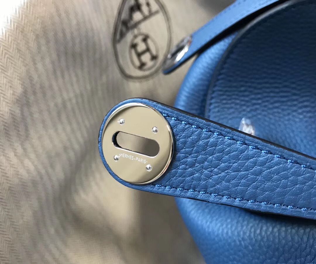 Hermes Lindy 26cm Bag In Blue Agate Clemence Leather PHW - Image 6