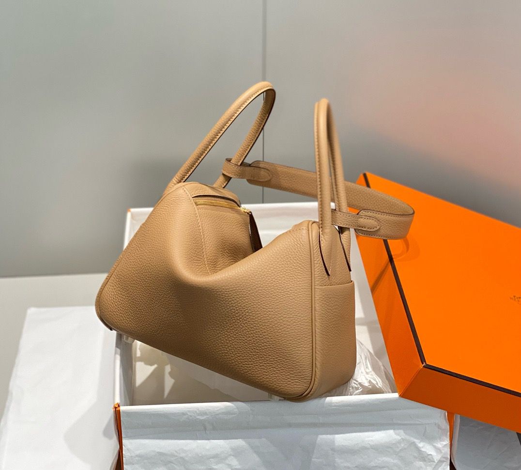 Hermes Lindy 26cm Bag In Chai Clemence Leather GHW - Image 5