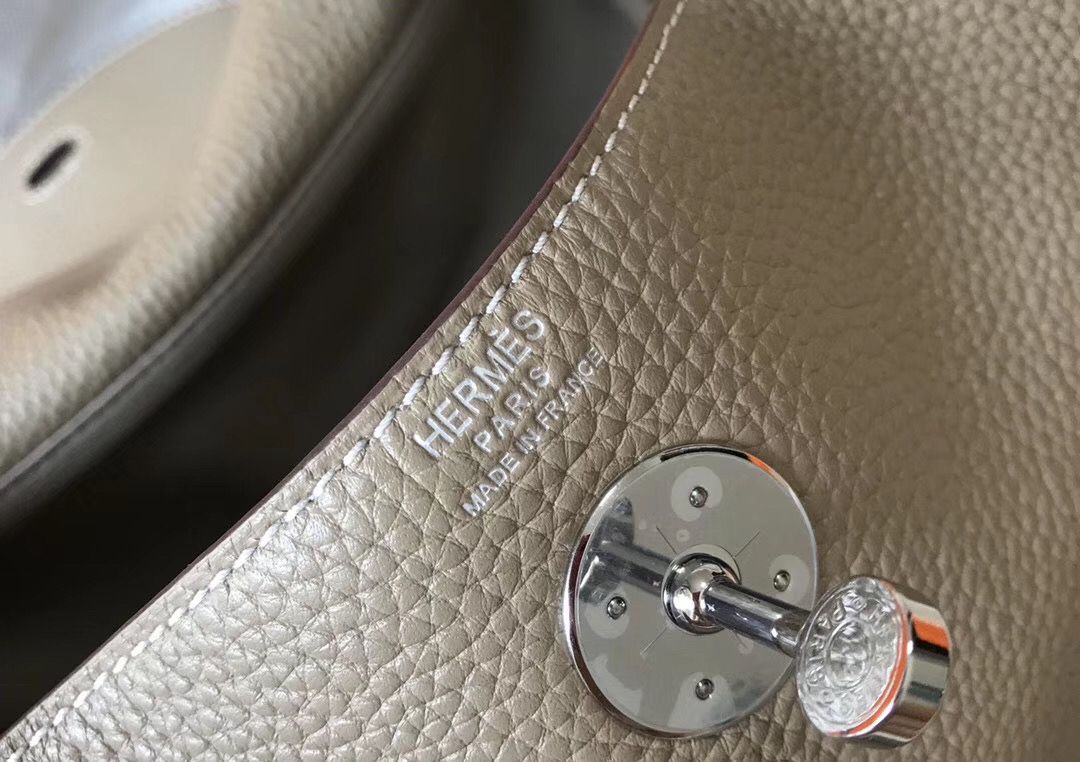 Hermes Lindy 26cm Bag In Gris Tourterelle Clemence Leather PHW - Image 8