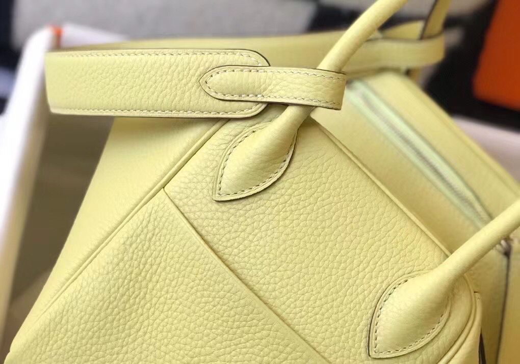 Hermes Lindy 30cm Bag In Jaune Poussin Clemence Leather GHW - Image 7