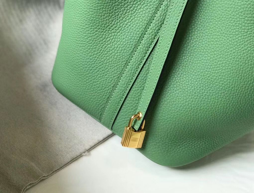 Hermes Picotin Lock 18 Bag In Vert Criquet Clemence Leather - Image 8