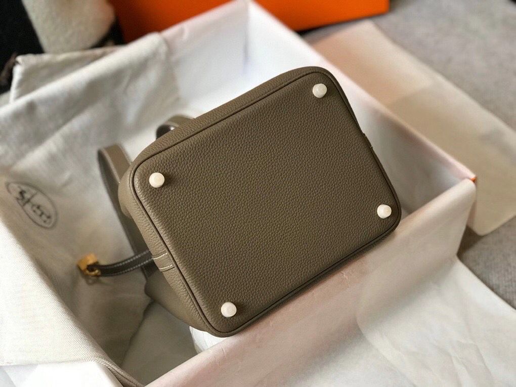 Hermes Picotin Lock 22 Bag In Taupe Clemence Leather - Image 4