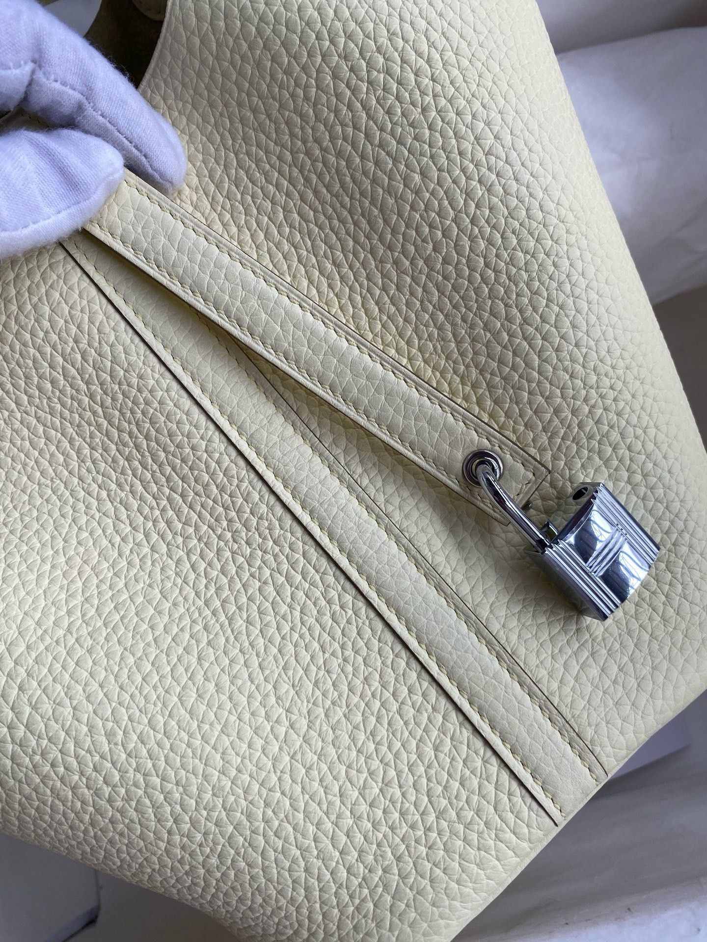 Hermes Picotin Lock 18 Handmade Bag in Jaune Milton Clemence Leather - Image 4