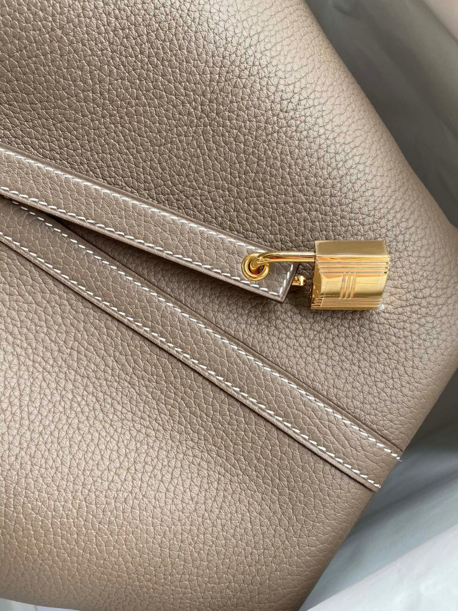 Hermes Picotin Lock 22 Handmade Bag in Taupe Clemence Leather - Image 4
