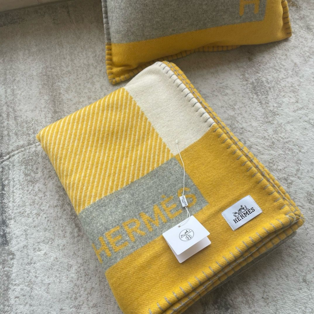 Hermes H Riviera Blanket in Yellow Wool and Cashmere - Image 9