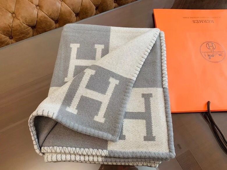 Hermes Grey Avalon Throw Blanket - Image 3