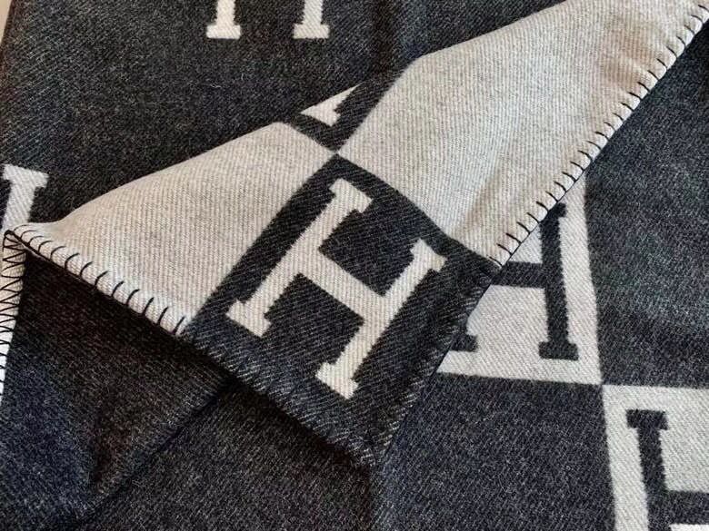 Hermes Black Avalon Throw Blanket - Image 4