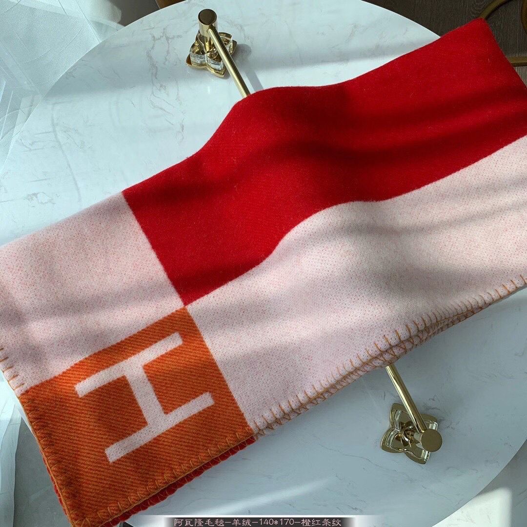 Hermes Geranium Avalon Vibration Throw Blanket - Image 5