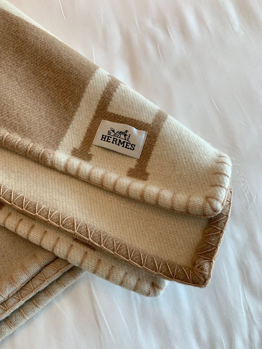 Hermes H Drapeau Blanket in Naturel and Grege Cashmere - Image 12