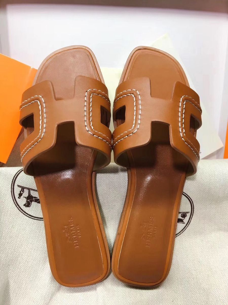 Hermes Oran Sandals In Brown Leather With Stitched Detail - Image 5