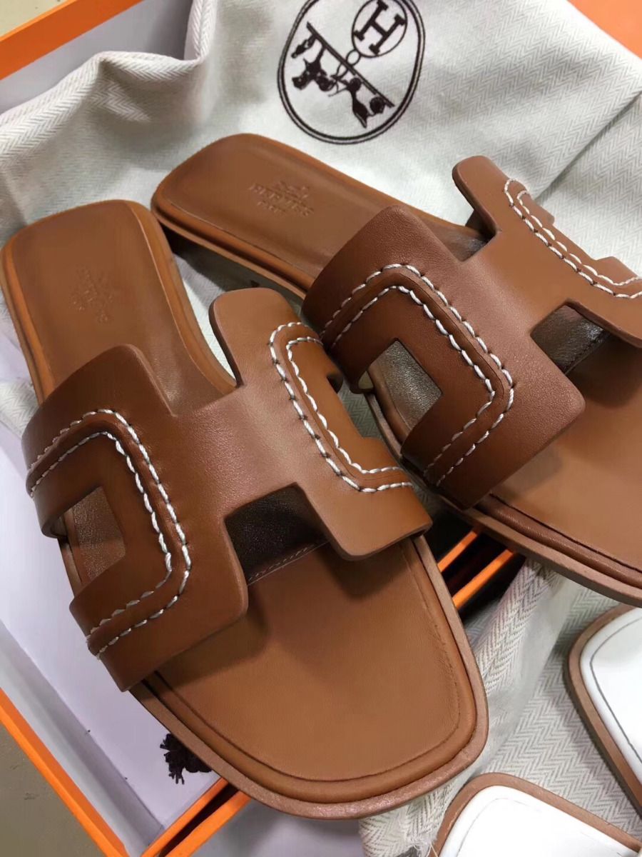 Hermes Oran Sandals In Brown Leather With Stitched Detail - Image 9