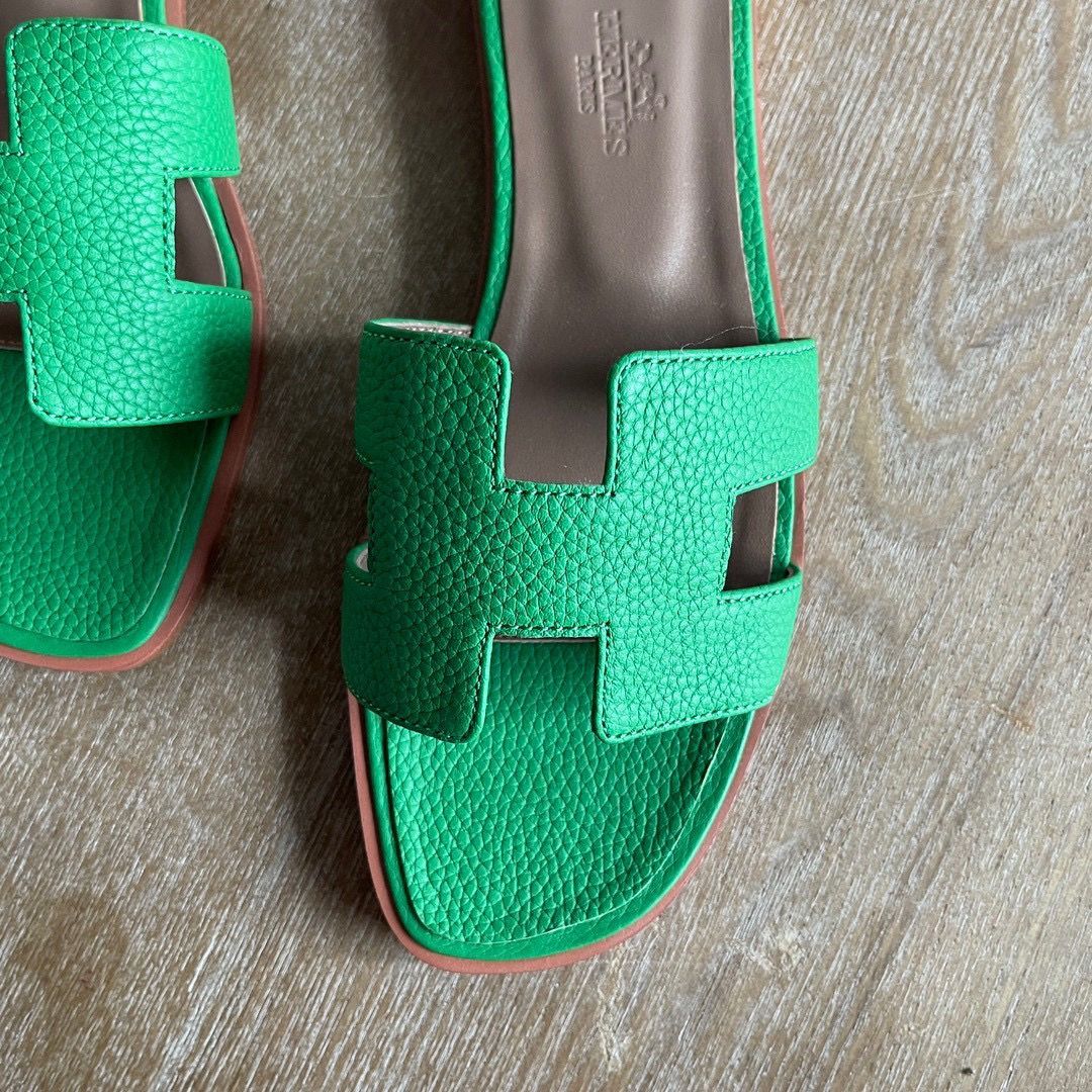 Hermes Oran Slide Sandals in Bambou Clemence Leather - Image 4