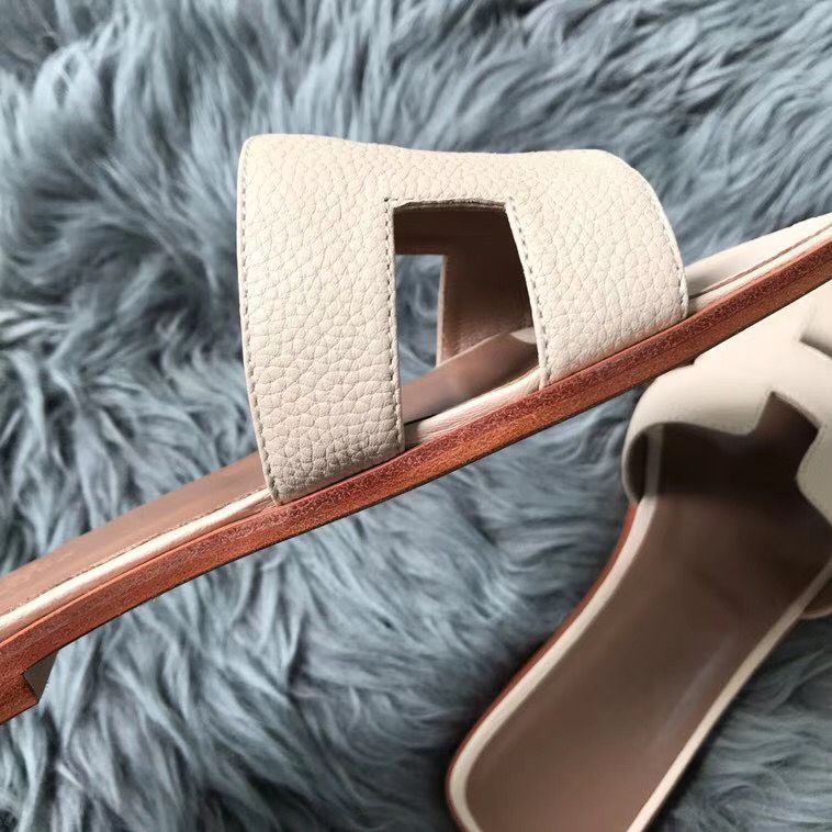 Hermes Oran Sandals In Beton Clemence Leather - Image 5