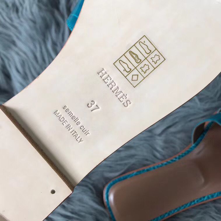 Hermes Oran Sandals In Blue Paon Shiny Niloticus Crocodile - Image 4