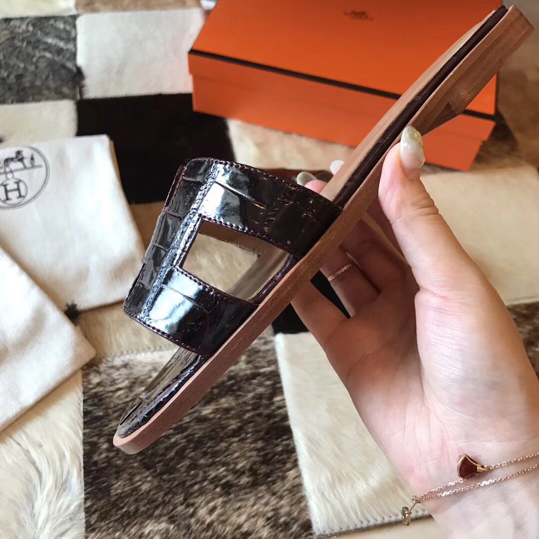 Hermes Oran Sandals In Burgundy Shiny Niloticus Crocodile - Image 5