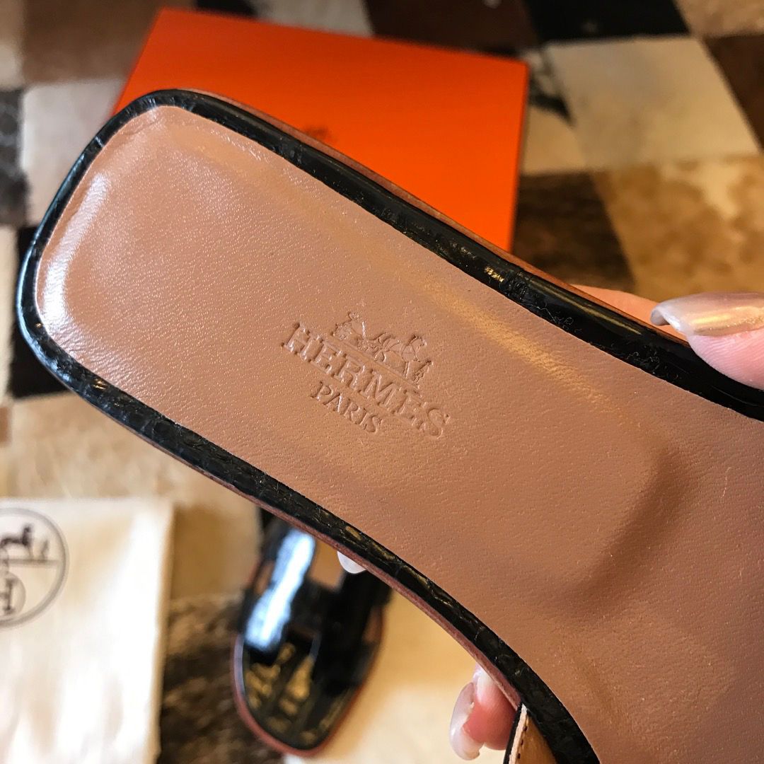 Hermes Oran Slide Sandals In Black Shiny Niloticus Crocodile Skin - Image 5