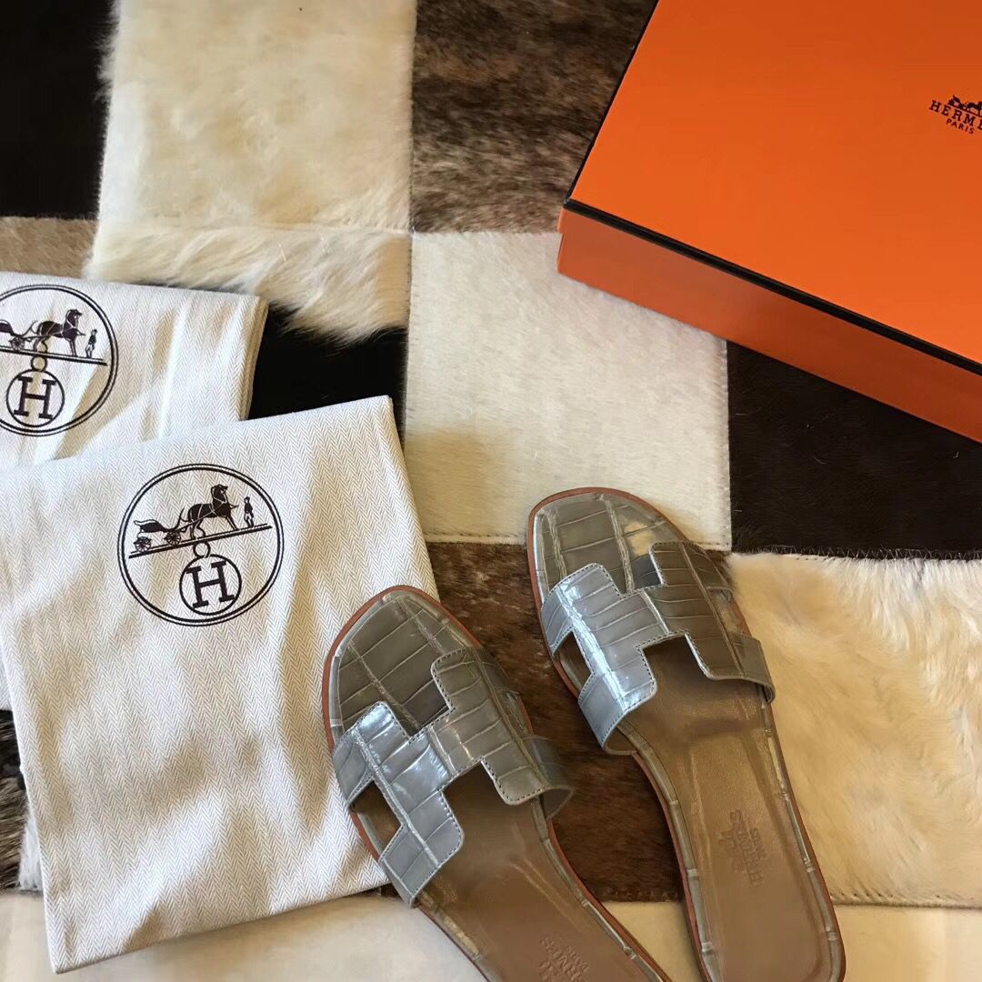 Hermes Oran Sandals In Grey Shiny Niloticus Crocodile - Image 7