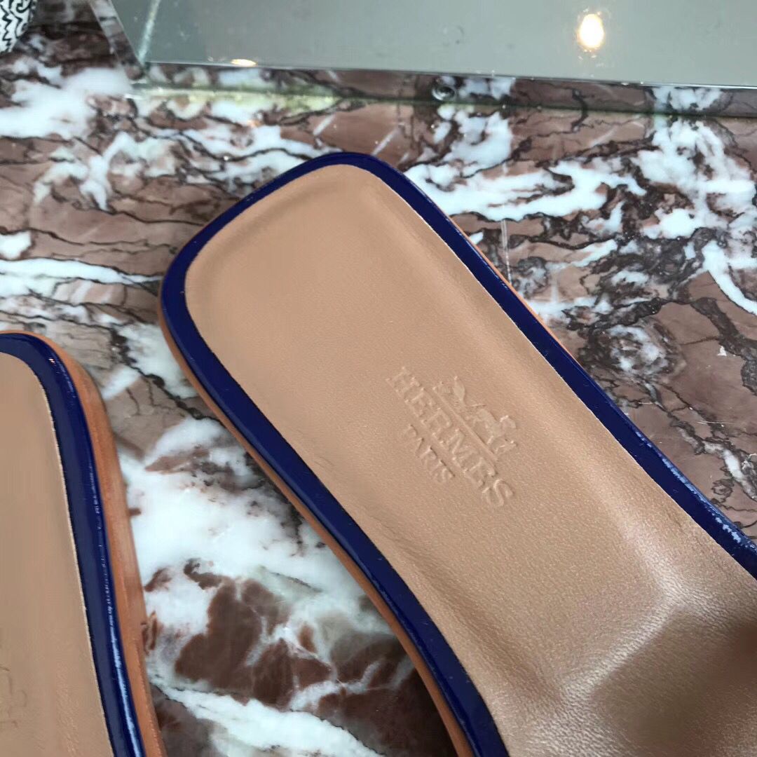 Hermes Oran Sandals In Blue Patent Leather - Image 4