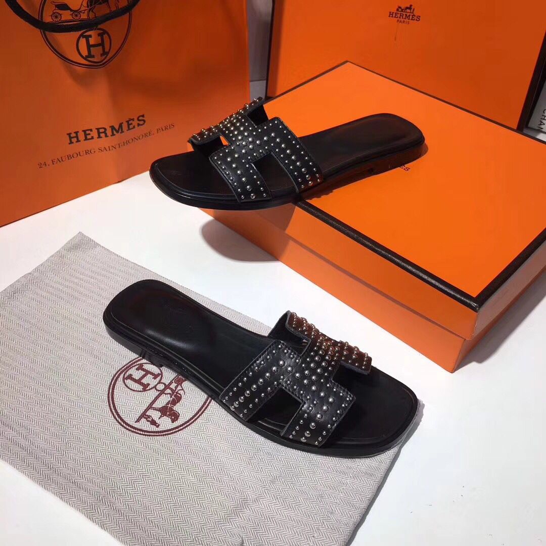 Hermes Oran Studs Sandals In Black Leather - Image 9