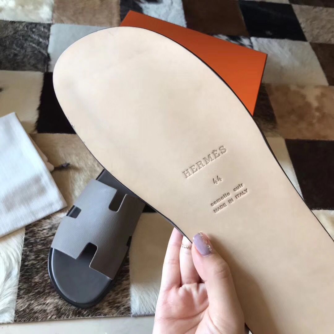 Hermes Izmir Sandals In Grey Epsom Leather - Image 6