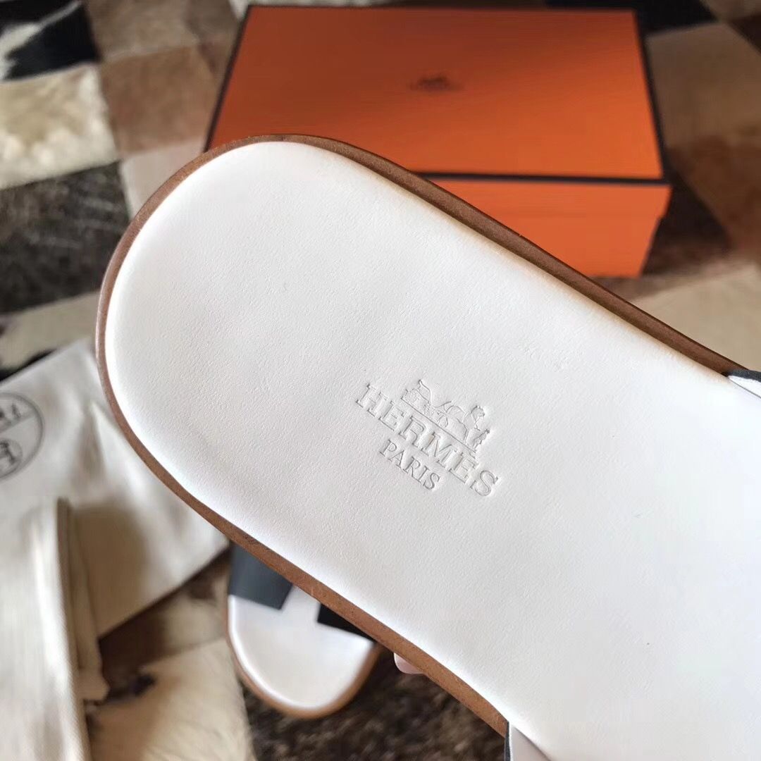 Hermes Izmir Sandals In Black Epsom Leather - Image 3