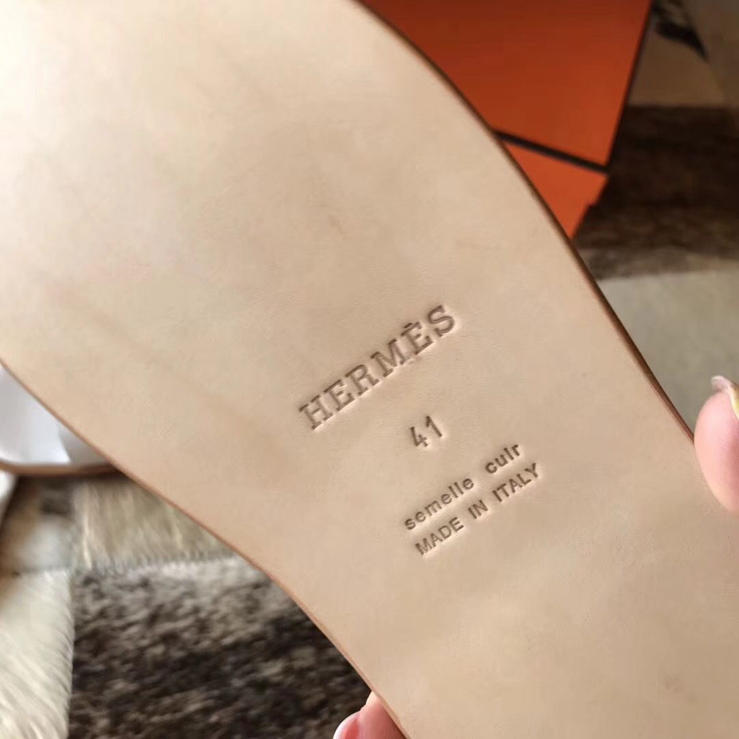 Hermes Izmir Sandals In White Epsom Leather - Image 5