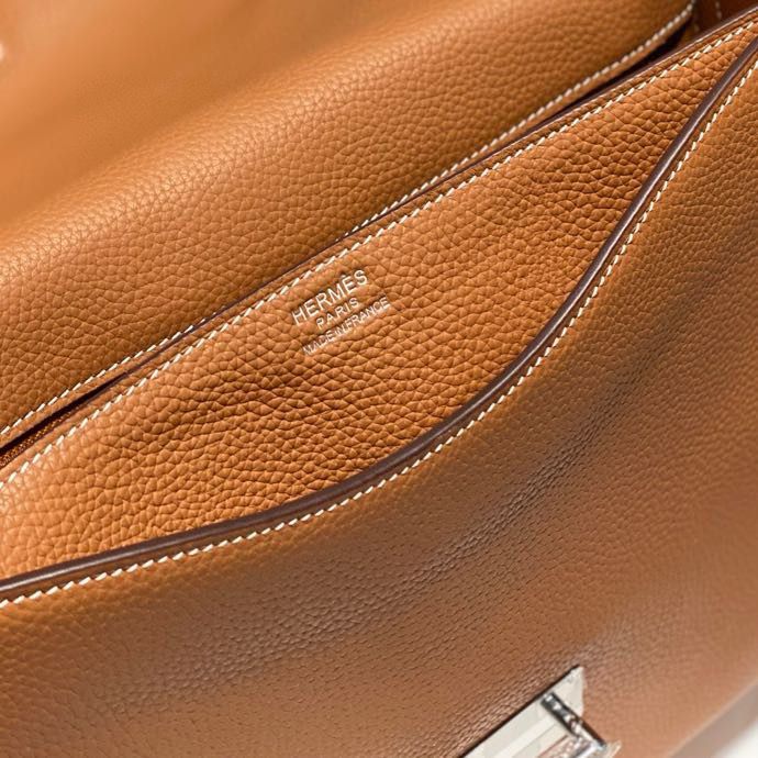 Hermes Steve Light Junior Messenger Bag in Gold Clemence Leather - Image 6