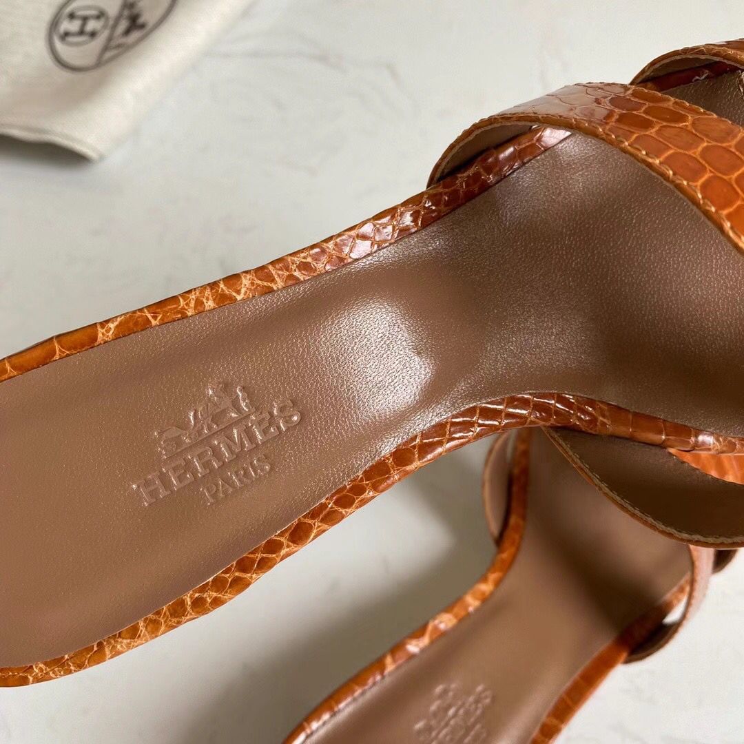 Hermes Oasis Sandals In Brown Shiny Niloticus Crocodile - Image 4