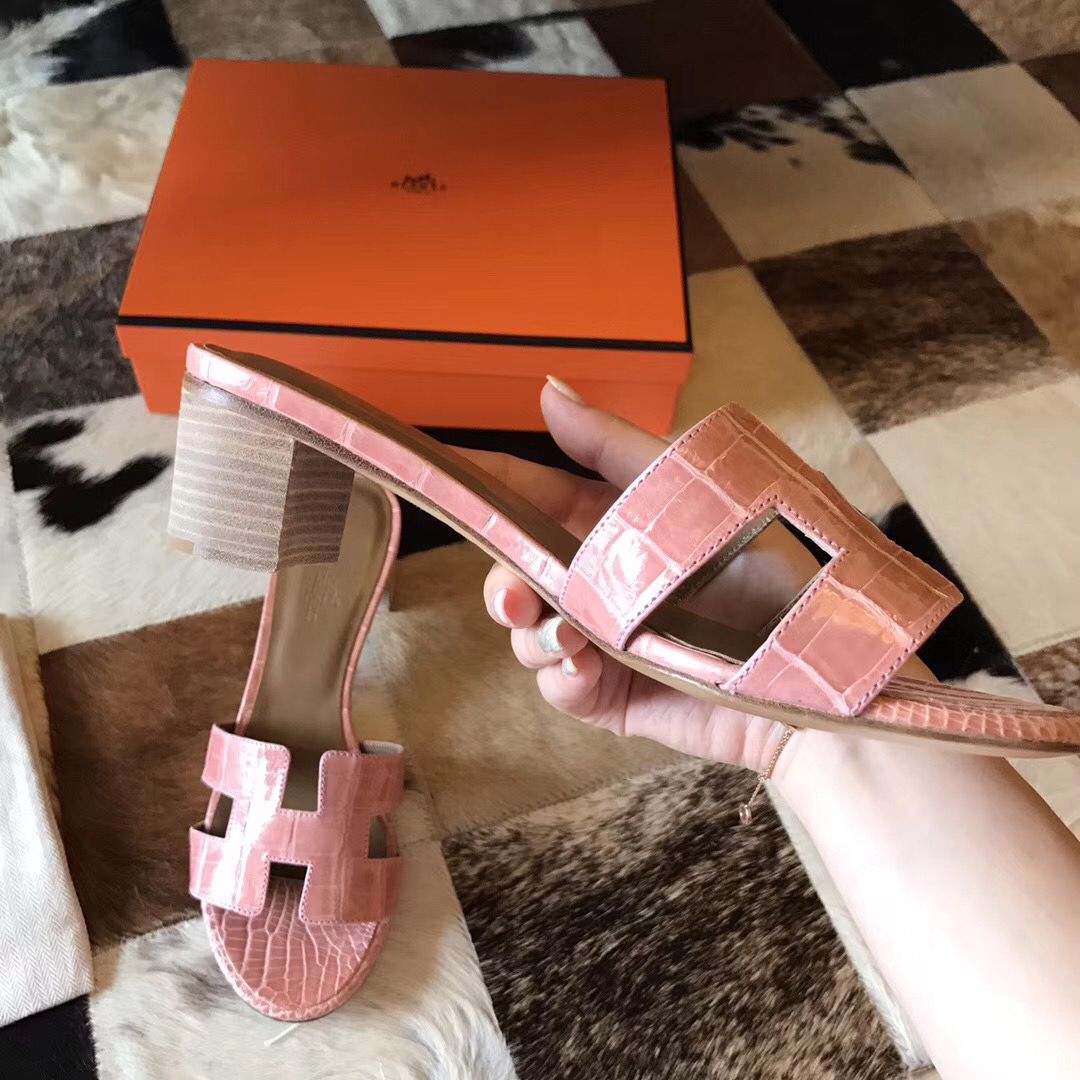 Hermes Oasis Sandals In Pink Shiny Niloticus Crocodile - Image 4