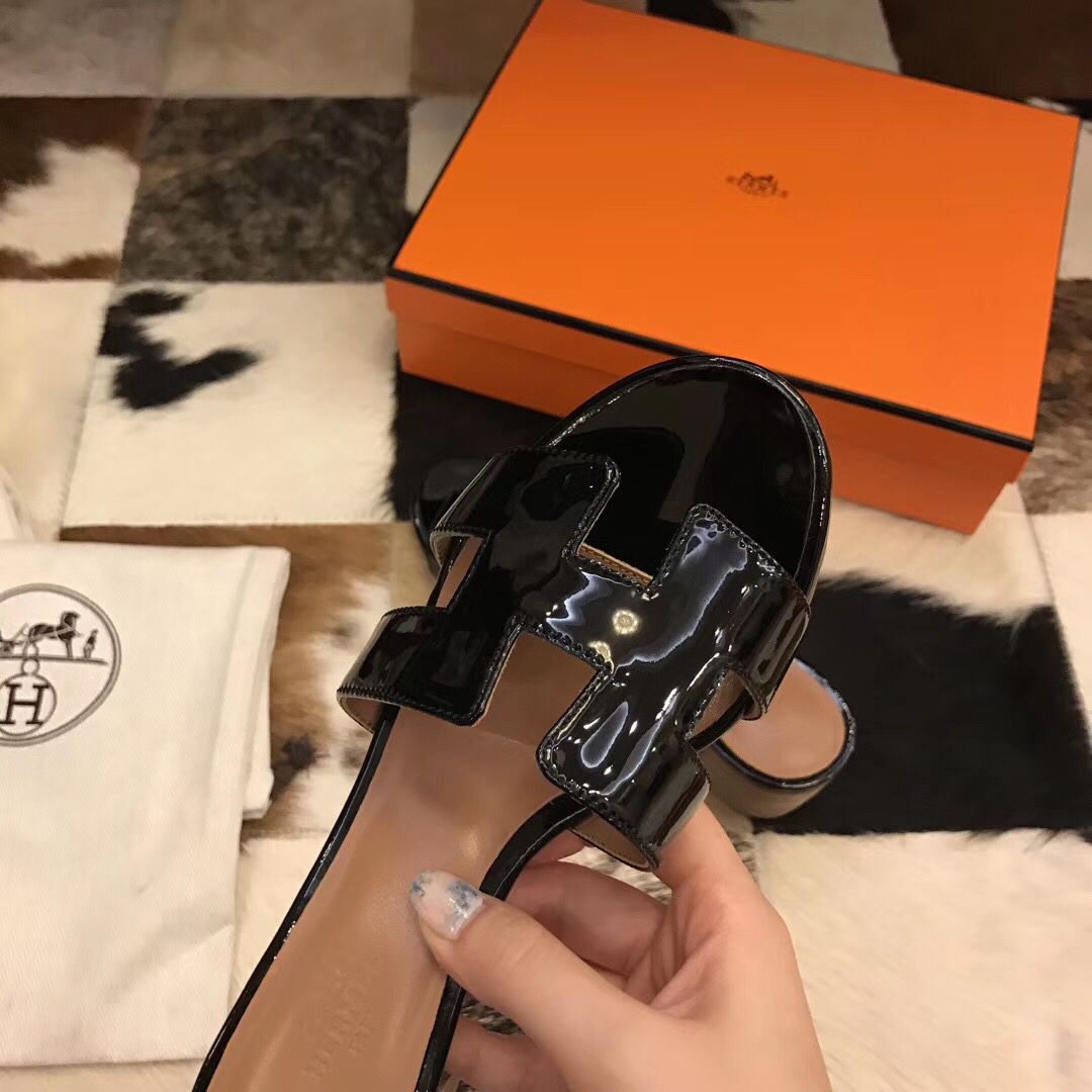 Hermes Oasis Sandals In Black Patent Calfskin - Image 3