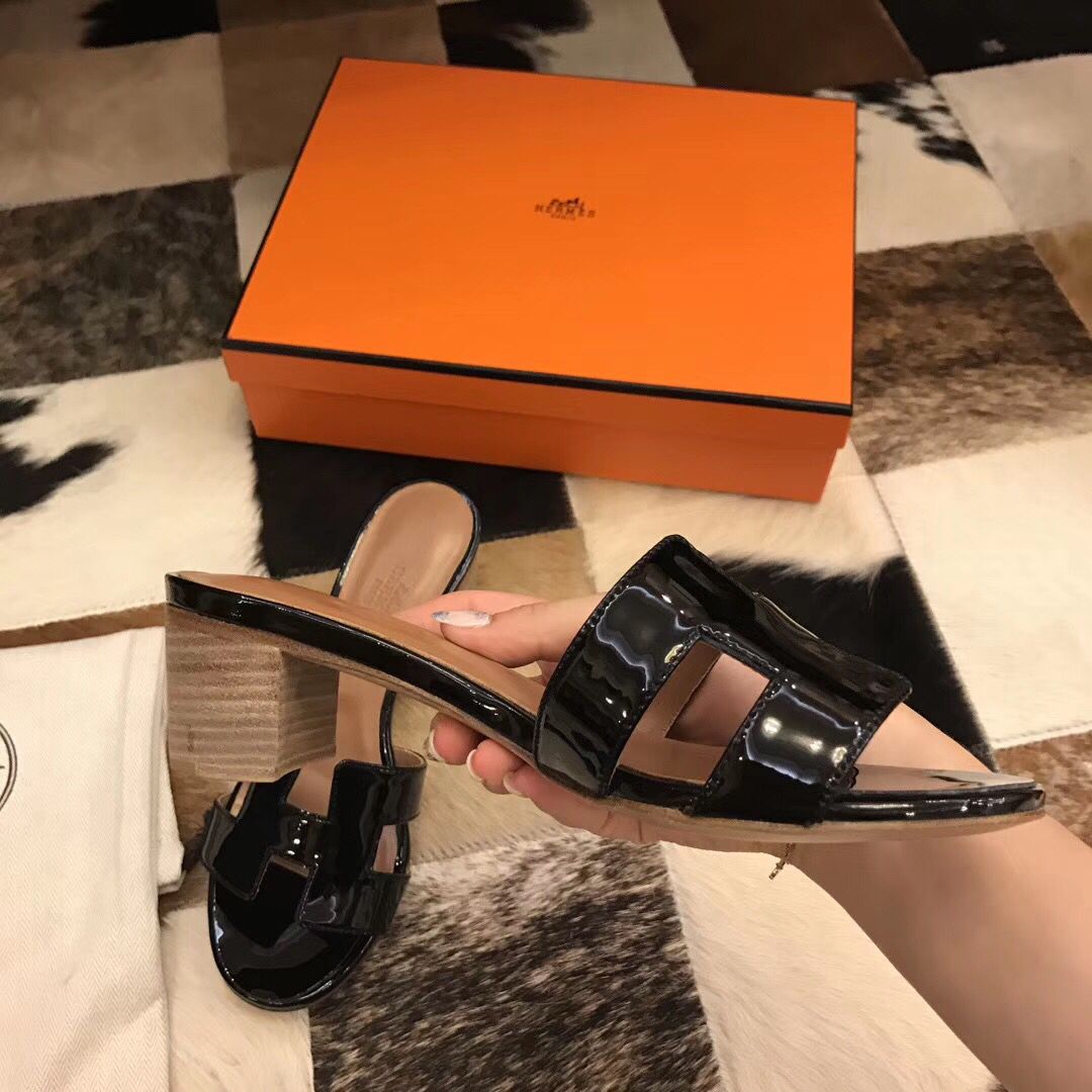 Hermes Oasis Sandals In Black Patent Calfskin - Image 5