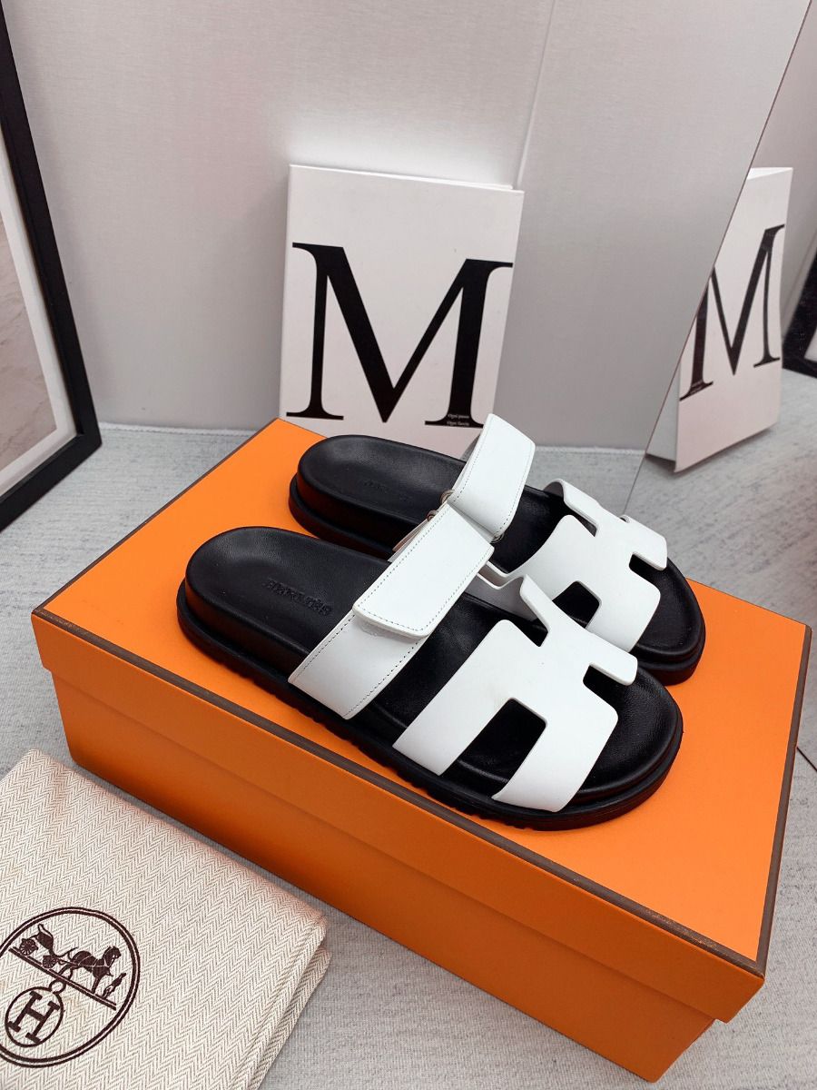 Hermes Women's Chypre Sandals In White Calfskin - Image 4