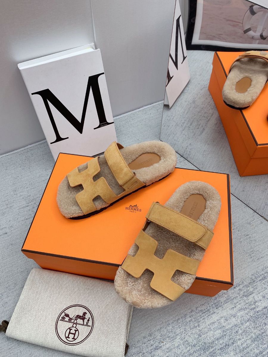 Hermes Women's Chypre Sandals in Beige Suede with Shearling - Image 4