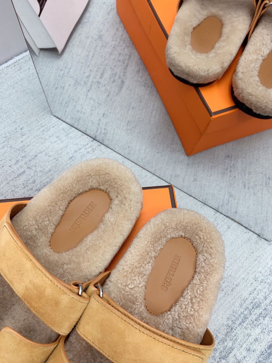 Hermes Women's Chypre Sandals in Beige Suede with Shearling - Image 9